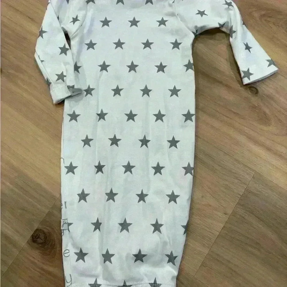 New “Henry” personalized baby gown sleeper - Picture 2 of 3